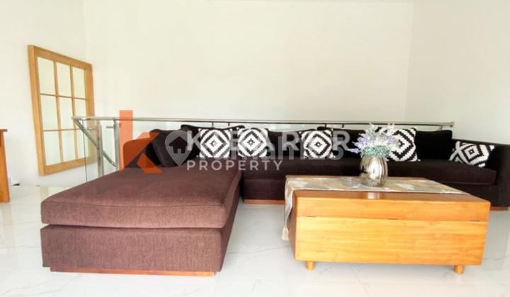 Villa Indah Tiga Kamar Tidur dengan Hunian Tertutup Berada di Jimbaran (Tersedia Desember 2025) YRR3071