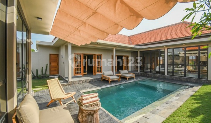 Beautiful Luxury Villa Three Bedrooms in Prime Location Canggu Area YRS3920