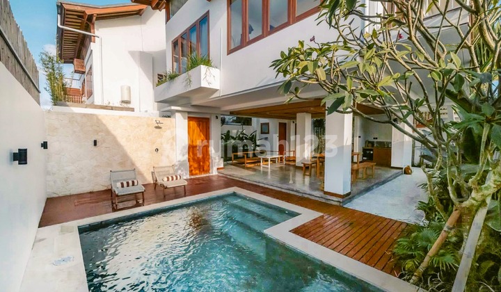 Elegant three-bedroom tropical villas in Bingin with stunning ocean and hill views VL3167