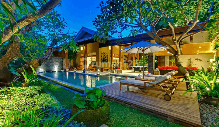 Amazing freehold real estate for sale walking distance to the beach in Seminyak VL0734 1