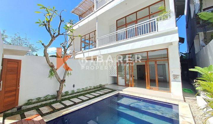 Unfurnished Three bedrooms Villa In Three Storey With Rooftop Located In Central Canggu Area Yrc5007 1