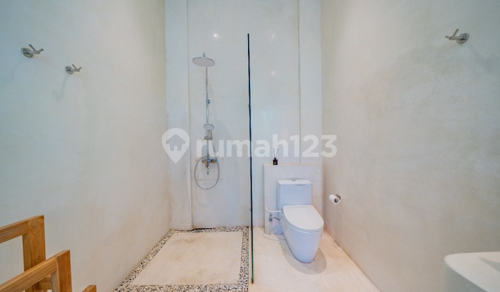 5-Bedroom Leasehold Villa With Generous Garden Space In Umalas Sll023
