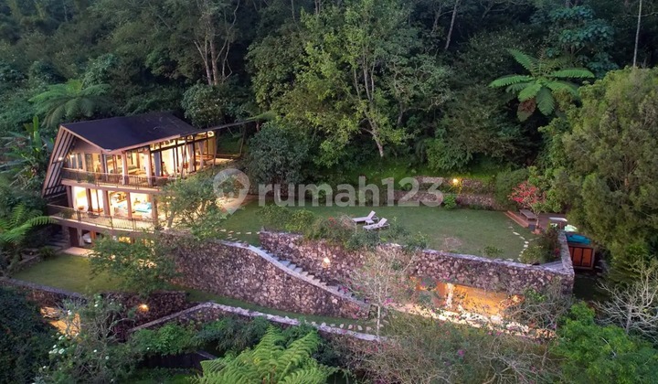 Luxury Lakeview Golf Villa with 4 Bedroom for Sale in Bedugul VL3328