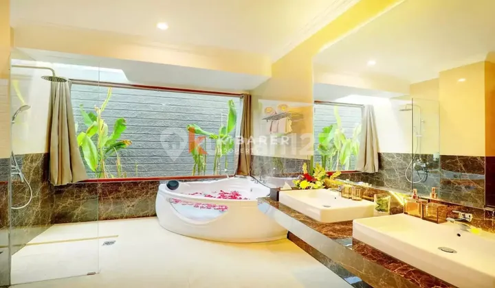 Charming Five-Bedroom Villa with Entertainment Facilities and Private Pool in Seminyak YRR3615 2