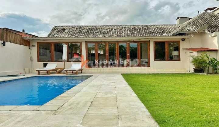 Comfort Meets Style: Elegant Four-Bedroom Enclosed Living Villa in Seminyak YRR3572 1