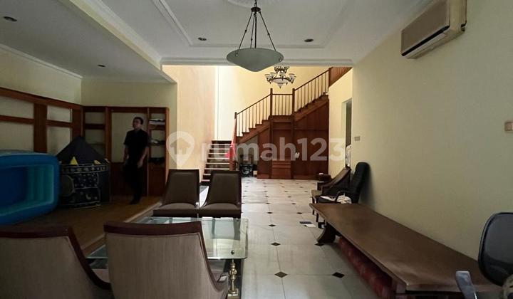 Rumah 2 Lantai Lokasi Strategis Dekat Blok M, Kebayoran Baru