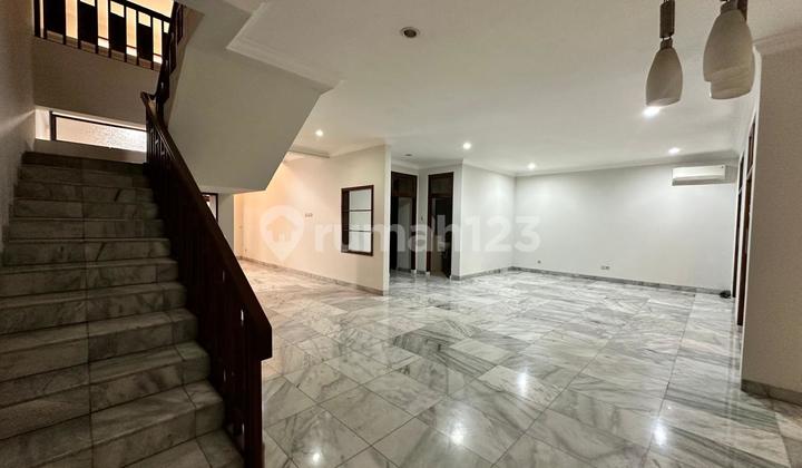 Rumah Siap Huni 2 Lantai di Kebayoran Baru Area Jalan Laksana 2