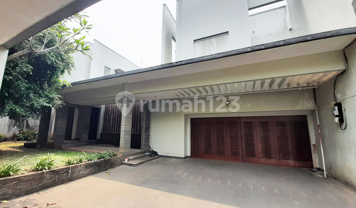 For rent, nice house in the best neighborhood in Senopati area