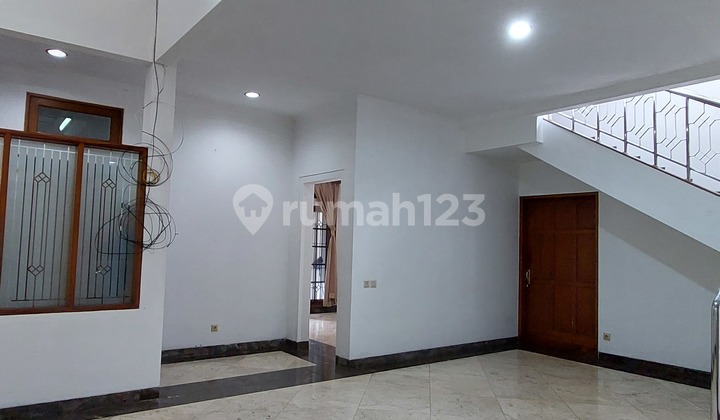 Rumah 2 Lantai Senopati Area Jl Ciawi Kebayoran Baru