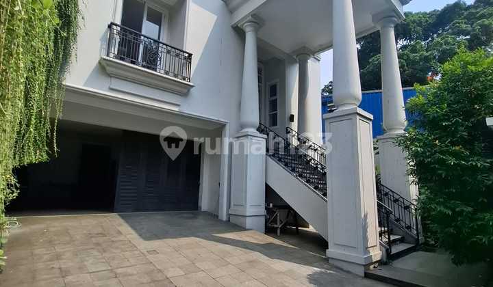 Beautiful, Ready-to-Occupy House for Rent on Jalan Prapanca, Kebayoran Baru