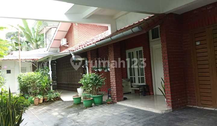 House in the SCBD Area, Fronting Tulodong Bawah Street Park 2