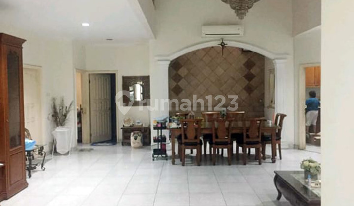 Rumah 2 Lantai Bagus di Jalan Panglima Polim, Jakarta Selatan