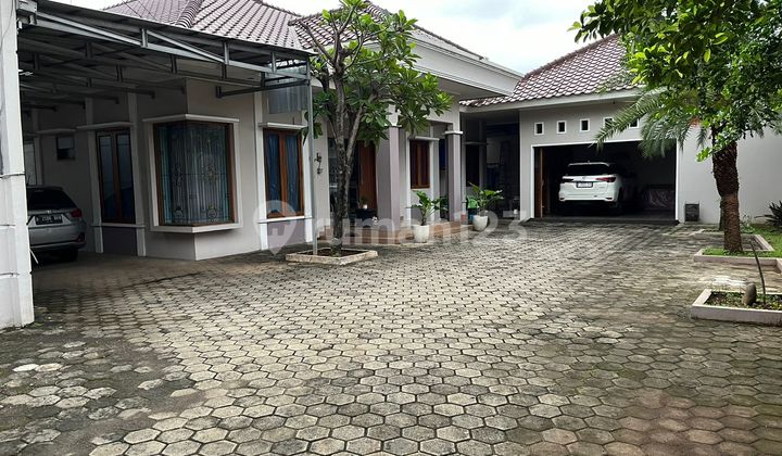 4BR House in a Comfortable and Strategic Area, Jagakarsa, South Jakarta 4BR House in a Comfortable and Strategic Area, Jagakarsa, South Jakarta