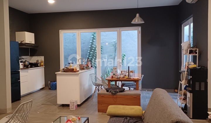 Rumah minimalis modern 2 Lantai di Jaka Permai dekat Toll Becakayu 2