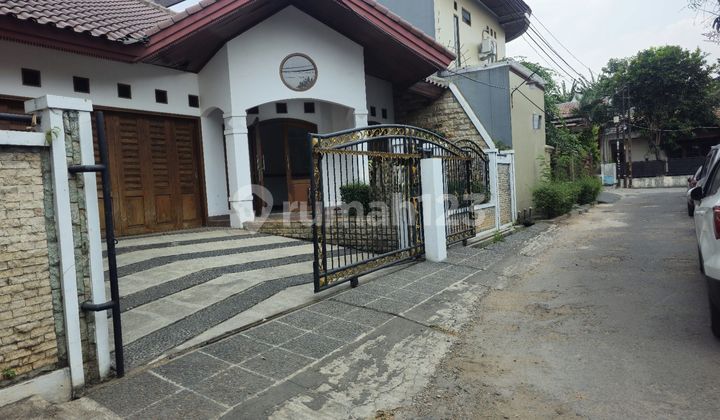 Rumah 2 lantai ada kolam renang 2