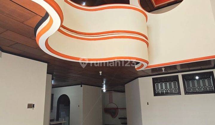 Rumah mewah 2.5 lantai harga miring di Perum Jaka Permai 2