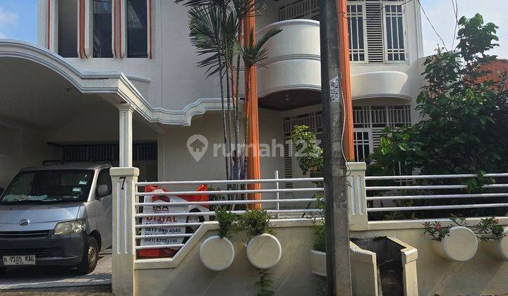 Rumah mewah 2.5 lantai harga miring di Perum Jaka Permai 1