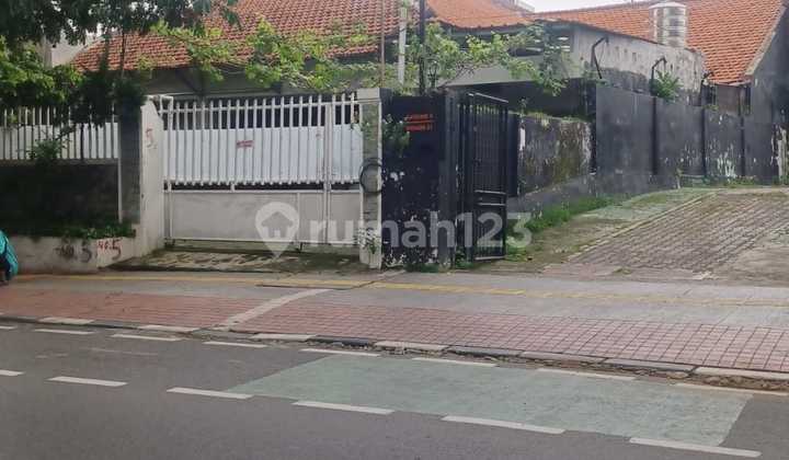 Rumah Lama Tanah Luas Harga Miring di Tebet Barat 2