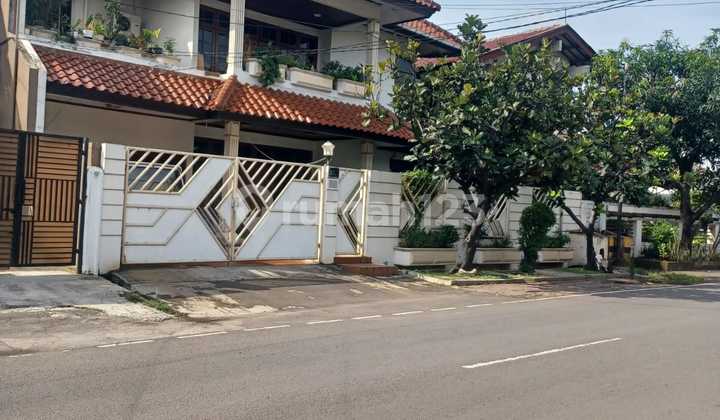 Rumah.2.lantai Dalam Komplex, 100 Meter ke Bkt 2