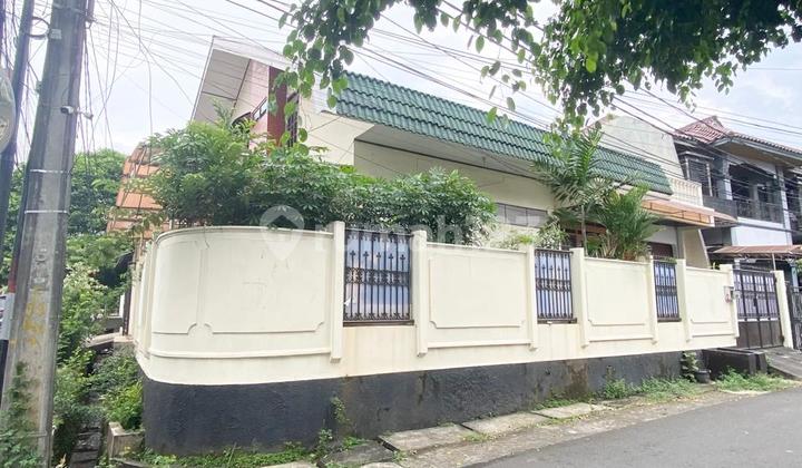 Runah Hoek, Jalan Lebar di Kav. Dki 2