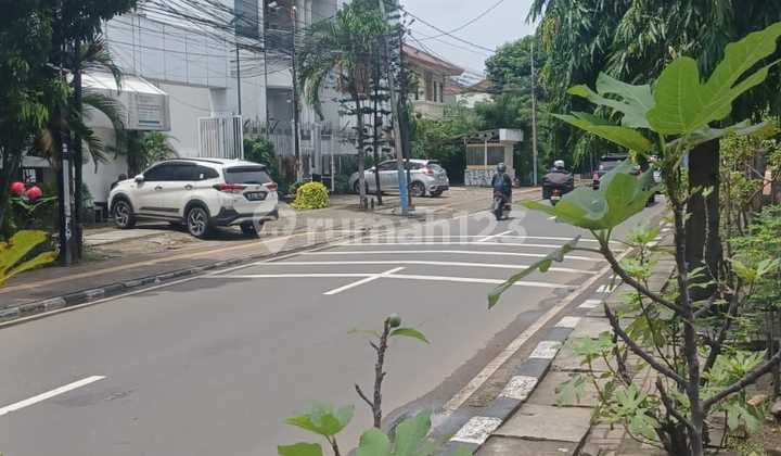 Gedung 3 Lantai Siap Pakai di Cempaka Putih