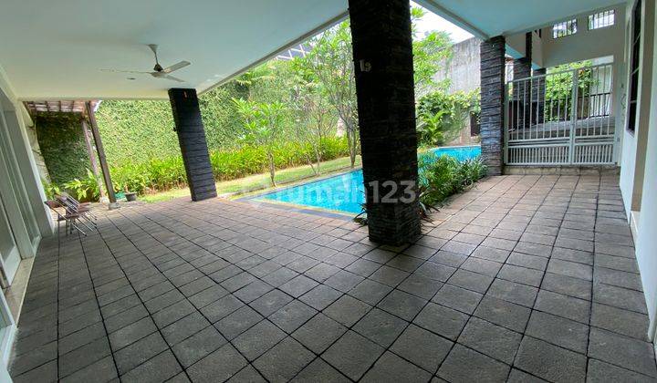 7 Bedroom Big House With Spacious Garden In Menteng 1