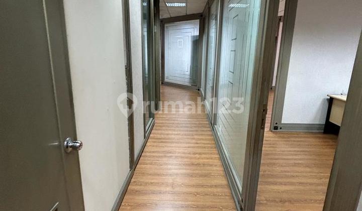 218 M2 Sudirman Tower Office Furnished