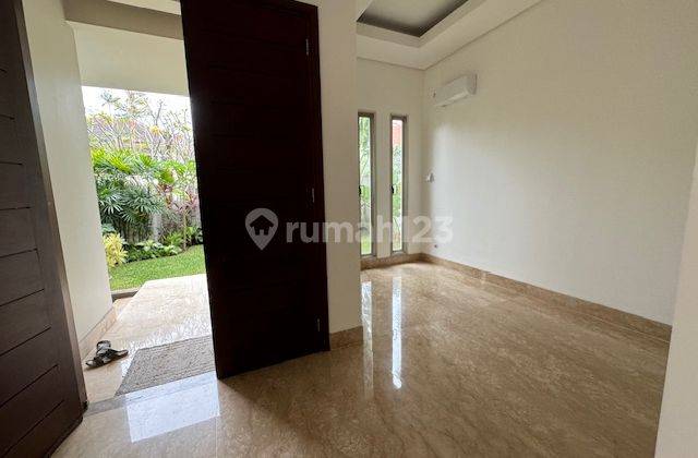 4 Bedroom Modern House In Pondok Indah, Quiet Area 1