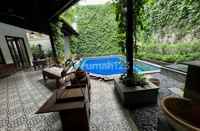 4 Bedroom Nice House In Menteng Close To Taman Suropati 2