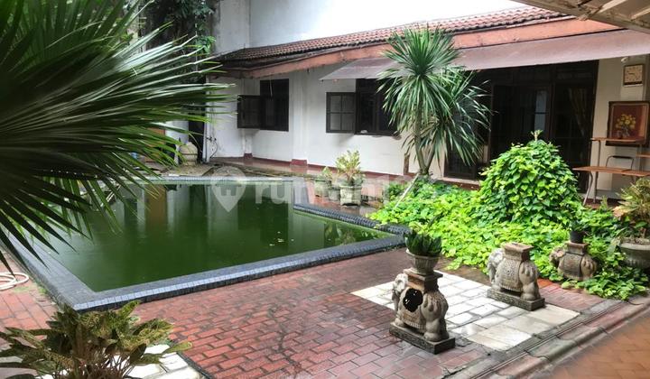 Rumah Lama Hitung Tanah di area Yusuf Adiwinata - MURAH Rumah Lama Hitung Tanah di area Yusuf Adiwinata - MURAH