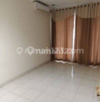 Rumah Mewah Lingkungan Asri Siap Huni di Raffles Hills  4