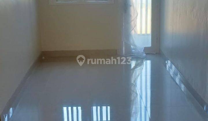 Rumah 2 Lantai Kondisi Bagus Dijual Bu di Legenda Wisata 