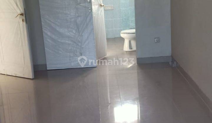 Rumah 2 Lantai Kondisi Bagus Dijual Bu di Legenda Wisata 