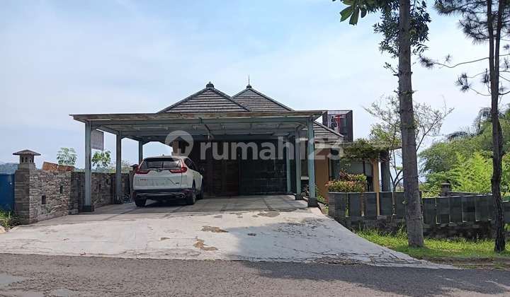 Rumah Mewah Semi Furnished di Resor Dago Pakar Harga Menarik