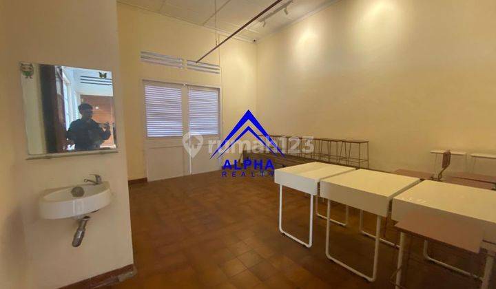 Disewakan Rumah Super Strategis Sangat Cocok Untuk Kantor Atau Usaha 14