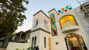 Dijual Rumah Fully Furnished di Komplek Elite Resor Dago Pakar Harga Terbaik