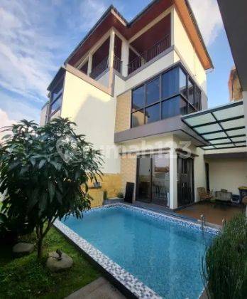 Dijual Rumah Fully Furnished Dengan Kolam Renang di Lembang Bandung 1