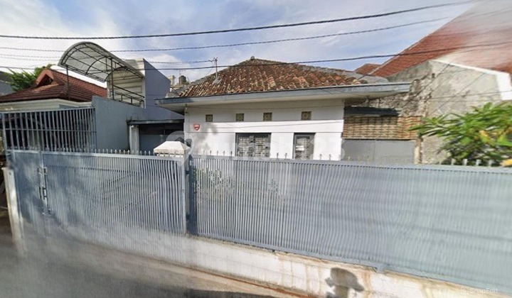 Ready-to-Live Vintage House Central City Location in Riau Bandung Best Price