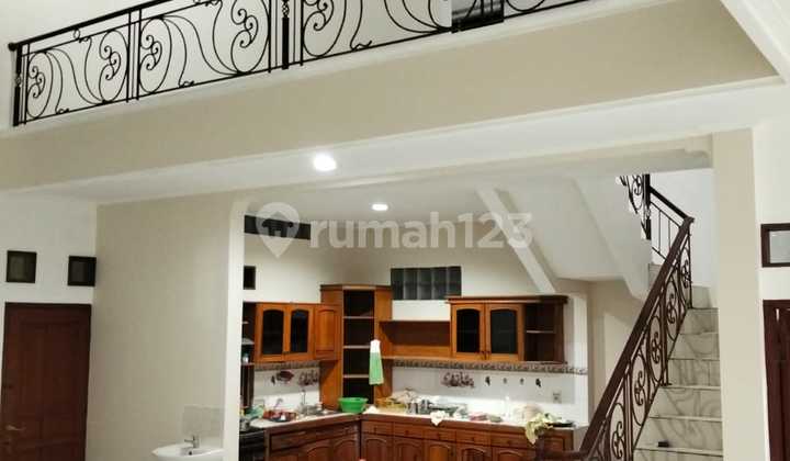 Rumah Semi Furnish Lokasi Tengah Kota di Cipedes Bandung Menarik 2