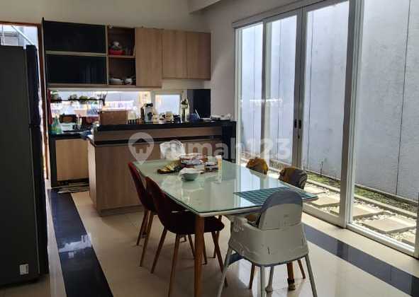 Rumah Semi Furnished Lokasi Asri di Komplek Gegerkalong Bandung 2