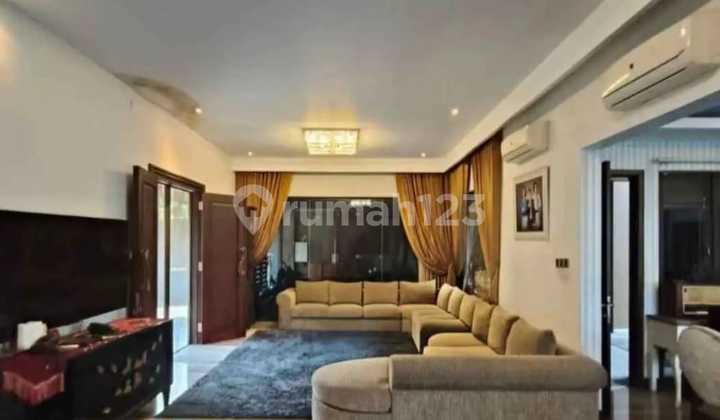 Rumah Mewah Full Furnish dengan Kolam Renang di Buah Batu Bandung Rumah Mewah Full Furnish dengan Kolam Renang di Buah Batu Bandung