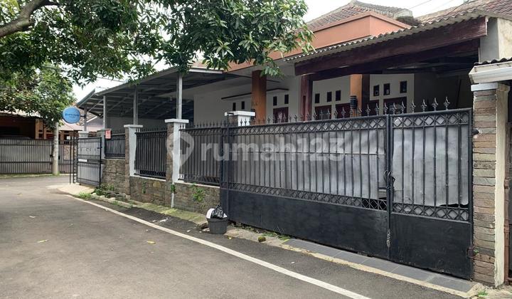 Ready-to-Occupy House in a Strategic Location in Panyileukan, Bandung, Negotiable