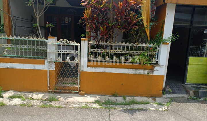 Ready-to-Occupy House with Easy Access in Tarogong Kaler, Garut at an Attractive Price Ready-to-Occupy House with Easy Access in Tarogong Kaler, Garut at an Attractive Price