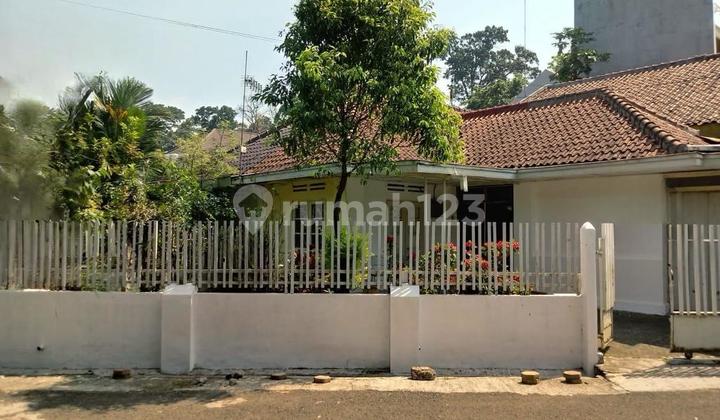 Rumah Vintage Lokasi Strategis di Komplek Cipaganti Bandung Kota