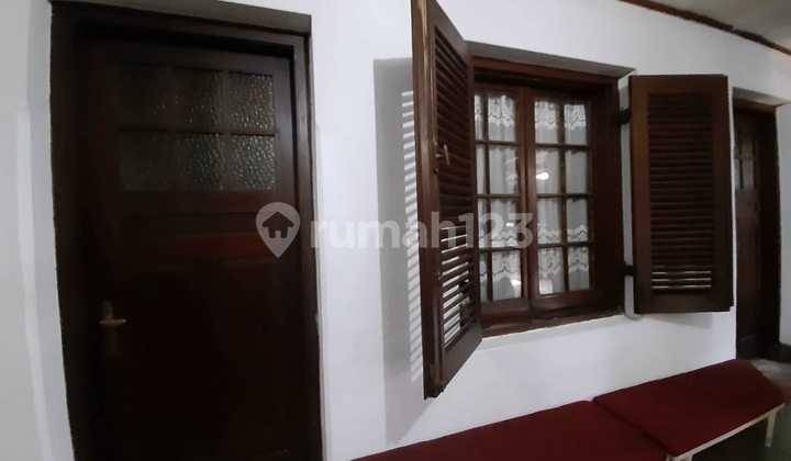 Rumah Old Money Furnish di Mainroad Wastukencana Bandung Menarik 2