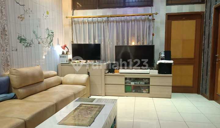 Rumah Semi Furnished Lokasi Straregis di Komplek Cikutra Bandung 2