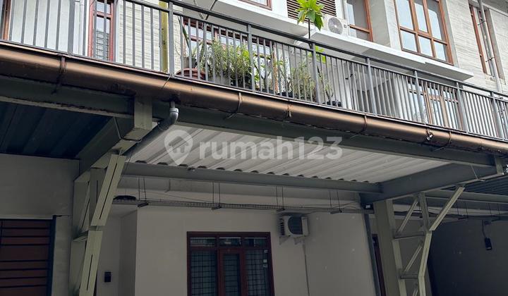 Semi-Furnished Townhouse with Toll Road Access in Pasteur, Bandung City 2