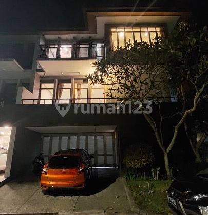 Disewakan Rumah Mewah di Komplek Elite Setra Duta Bandung Harga Terbaik