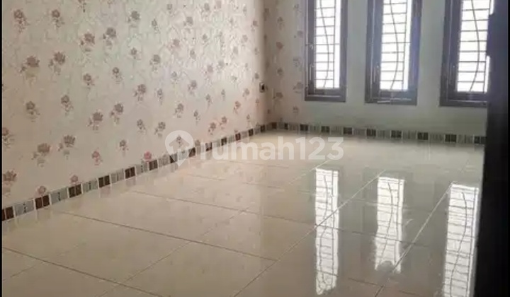 Ready-to-Occupy House in a Comfortable Environment at Sarijadi Complex, Bandung