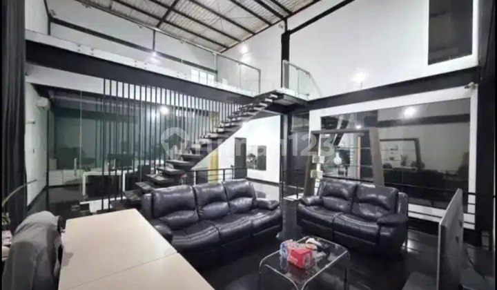 Rumah Mewah 3 Lantai Full Furnish di Sarijadi Bandung Menarik